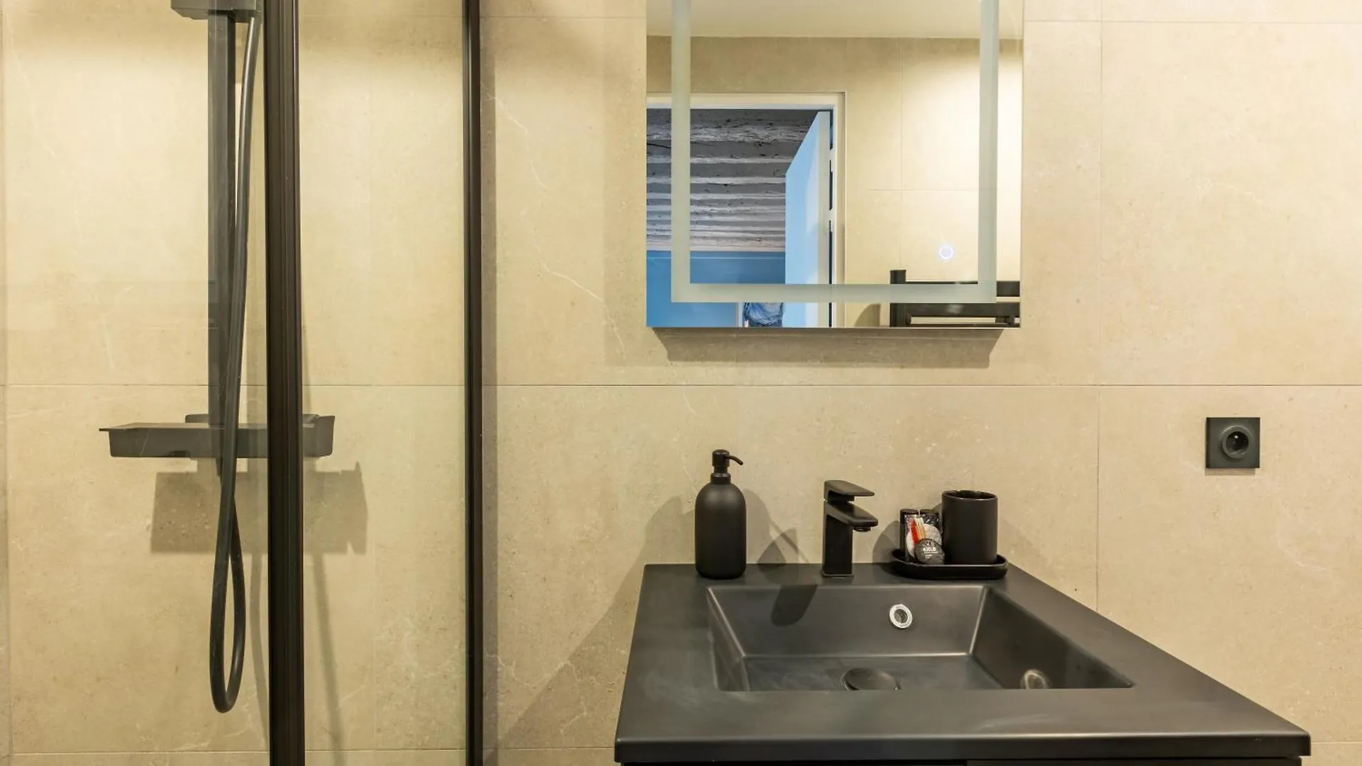 Coeur De Paris - Grand Appartement Climatise 3 Br 0*,