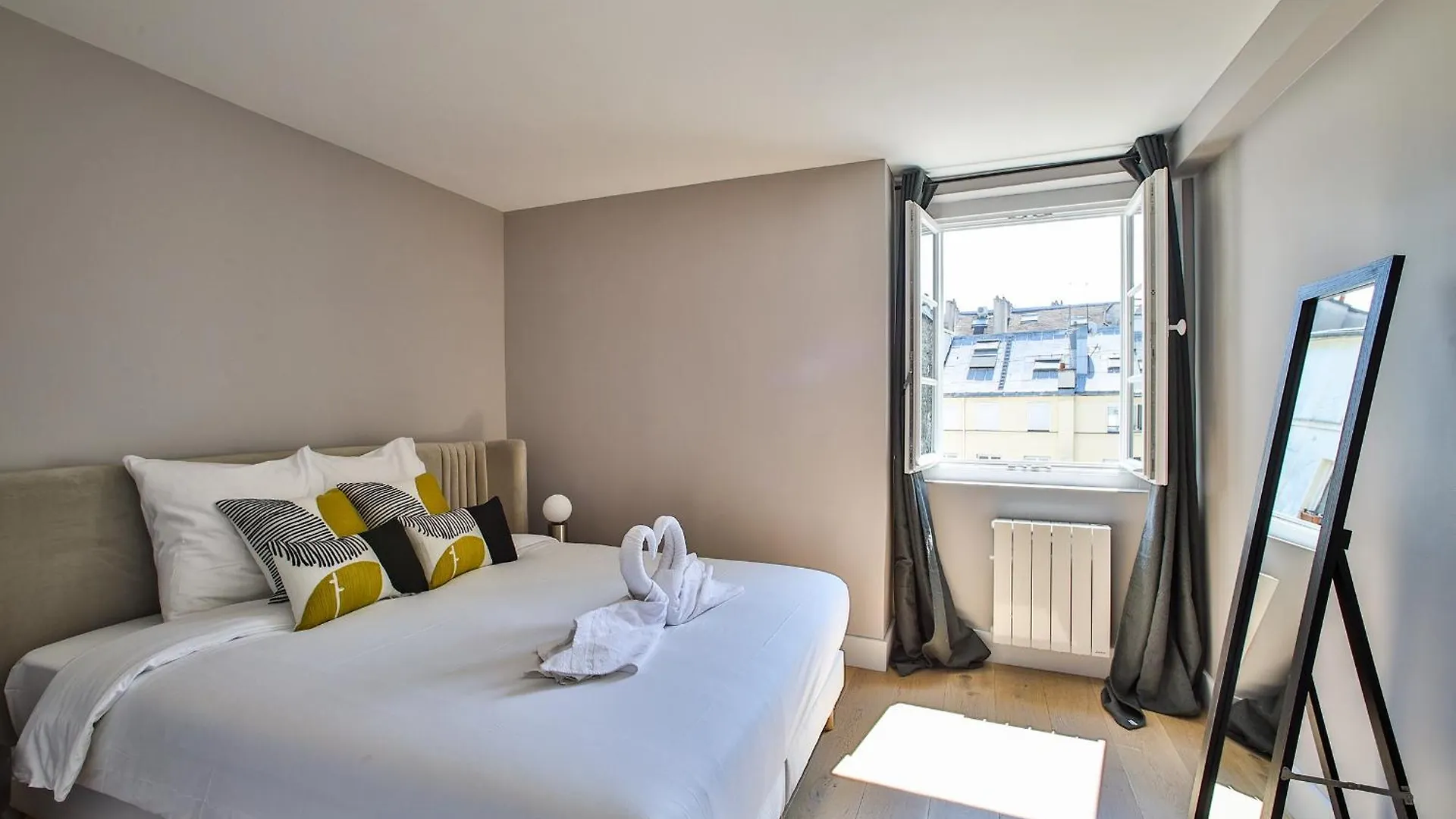Apartment Coeur De Paris - Grand Appartement Climatise 3 Br