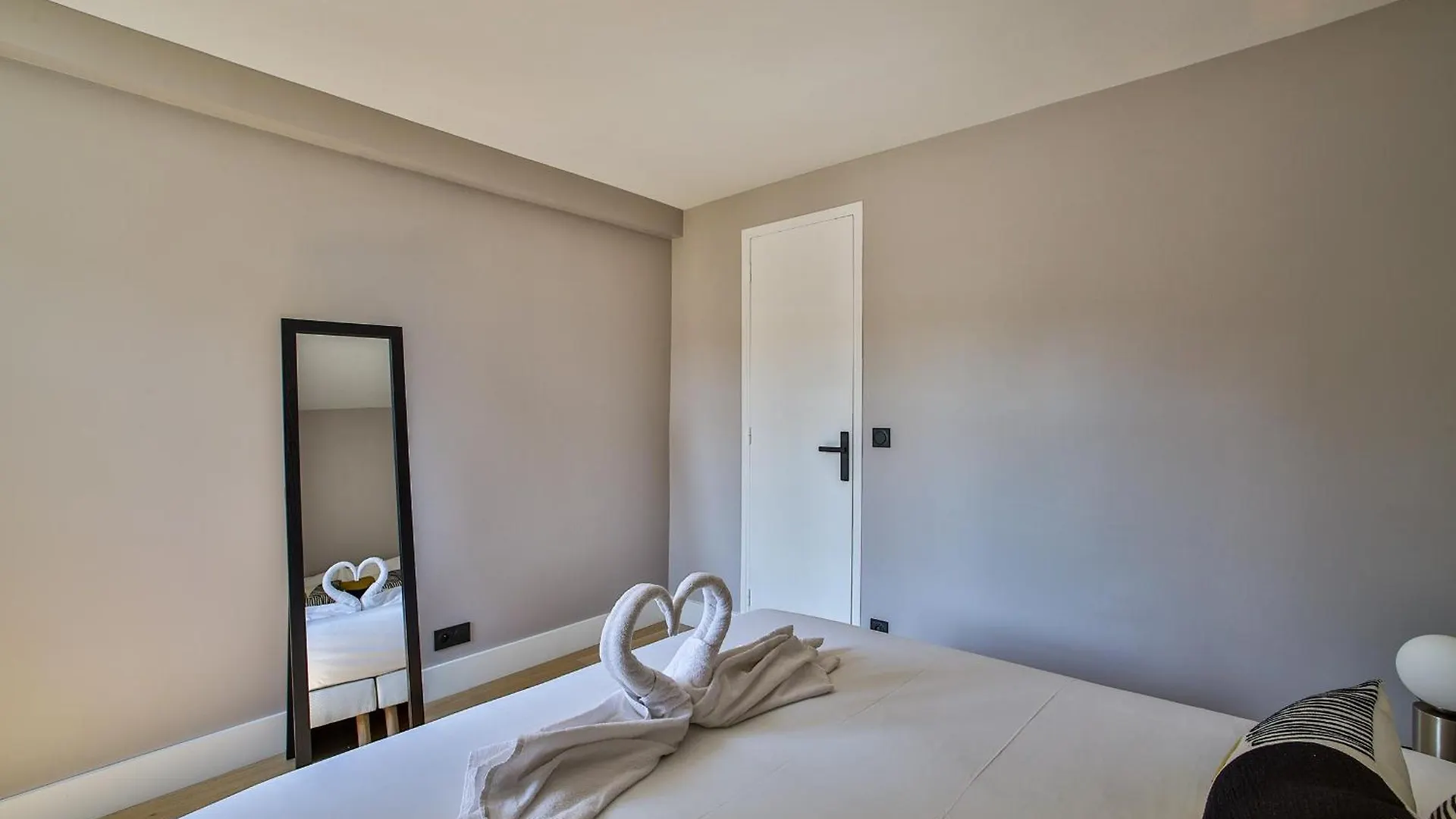 Apartment Coeur De Paris - Grand Appartement Climatise 3 Br