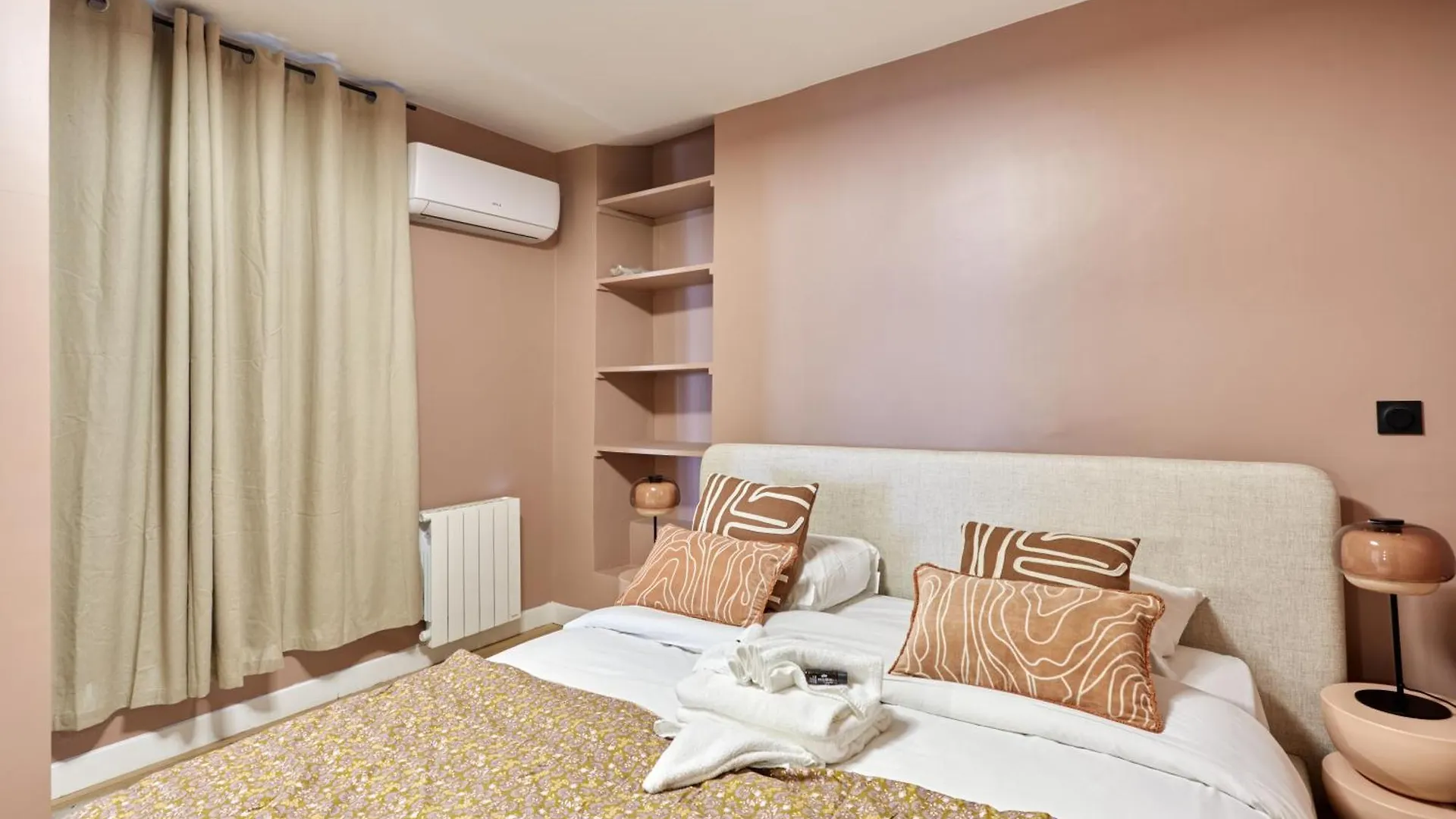 Coeur De Paris - Grand Appartement Climatise 3 Br Apartment