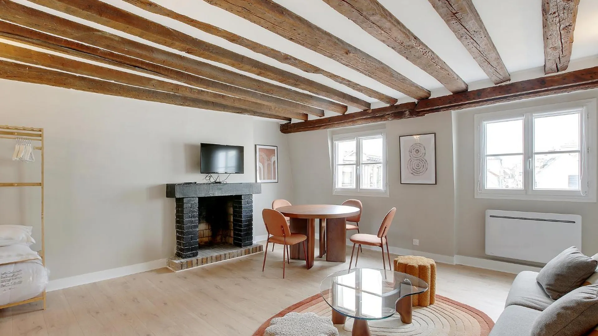 Coeur De Paris - Grand Appartement Climatise 3 Br 0*,  France