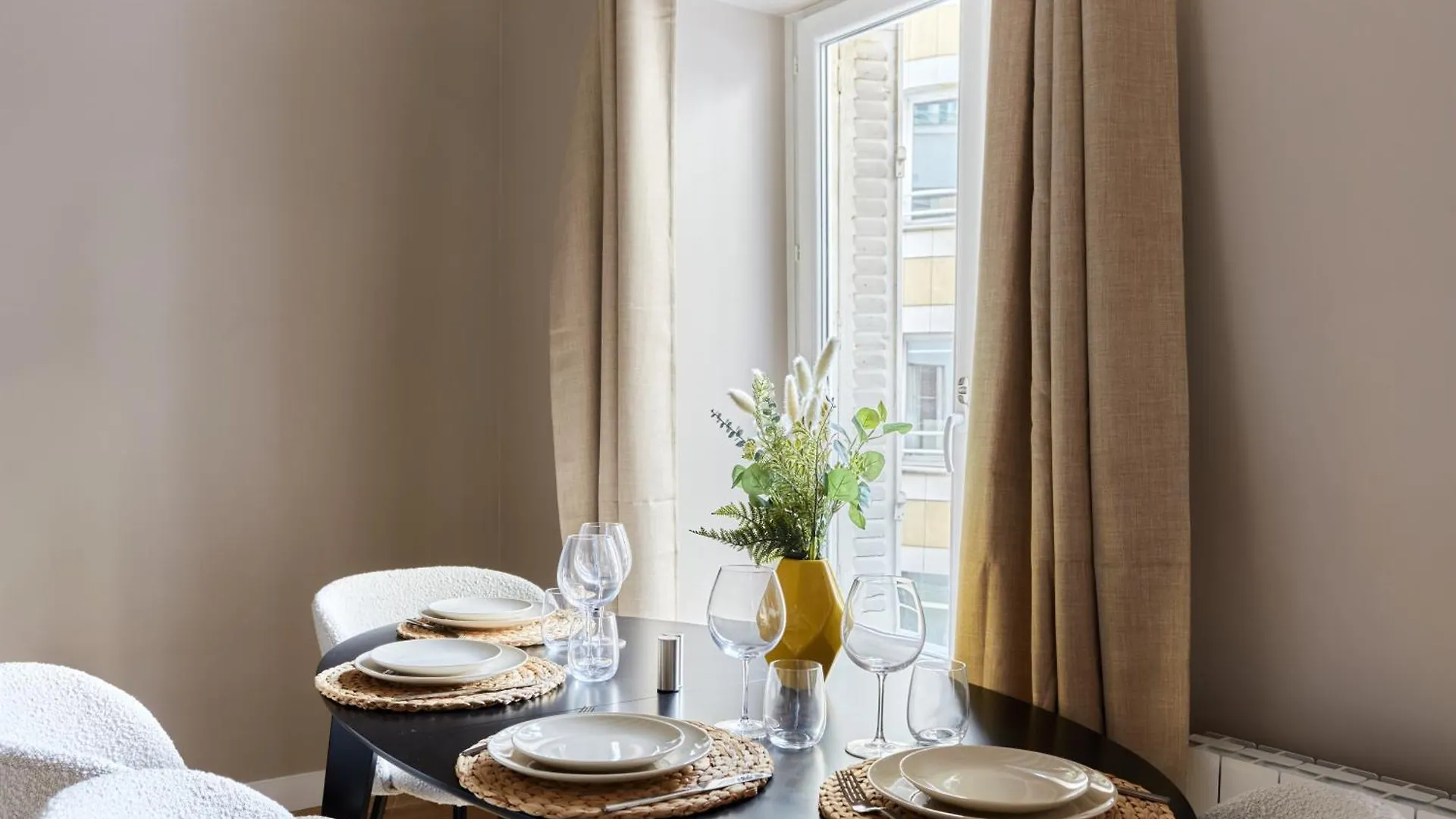 Coeur De Paris - Grand Appartement Climatise 3 Br 0*,